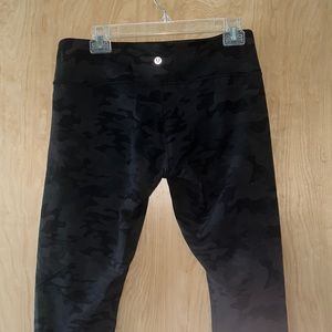 Lululemon Camo cropped yoga pants
